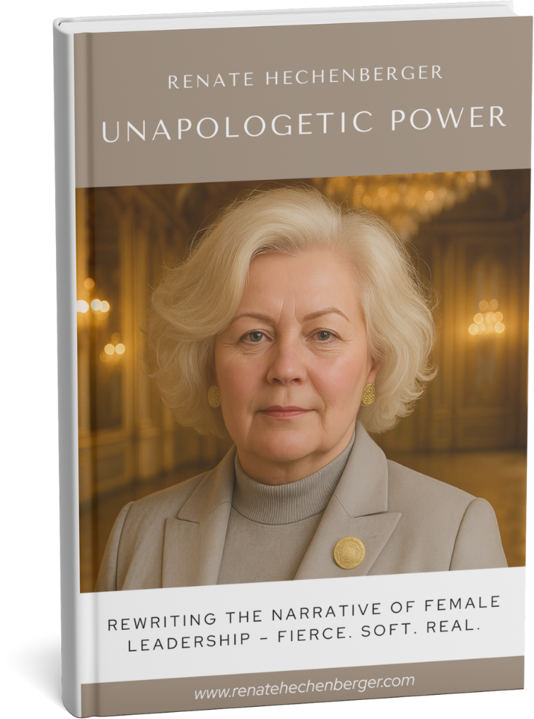 Renate Hechenberger – Mentoring für Frauen in Business, Politik, Wissenschaft und Kultur. Kraftvolles Porträt mit goldenem Hintergrund, Symbol für gelebte weibliche Führung und inneres Erinnern.